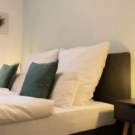 Peter - Premium I 95qm I 3 Schlafzimmer I Grosses Bad I Kueche I Wohnzimmer I Tv