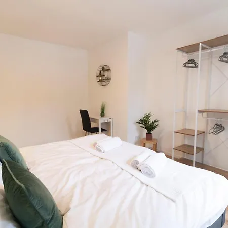 Apartment Peter - Premium I 95qm I 3 Schlafzimmer I Grosses Bad I Kueche I Wohnzimmer I Tv Fulda