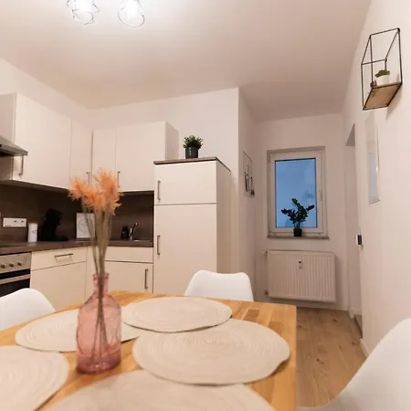 Peter - Premium I 95qm I 3 Schlafzimmer I Grosses Bad I Kueche I Wohnzimmer I Tv