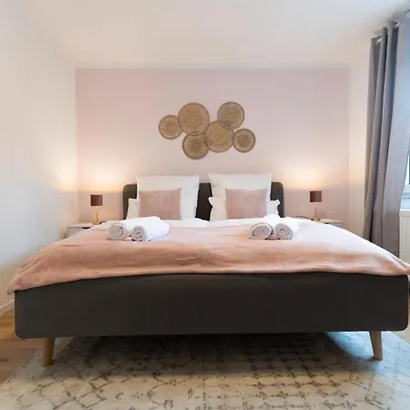 Peter - Premium I 95qm I 3 Schlafzimmer I Grosses Bad I Kueche I Wohnzimmer I Tv Apartment Fulda