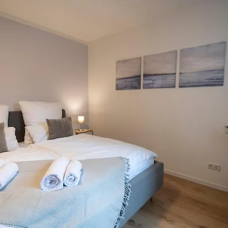 Peter - Premium I 95qm I 3 Schlafzimmer I Grosses Bad I Kueche I Wohnzimmer I Tv * Fulda