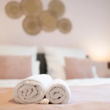 Apartment Peter - Premium I 95qm I 3 Schlafzimmer I Grosses Bad I Kueche I Wohnzimmer I Tv Fulda