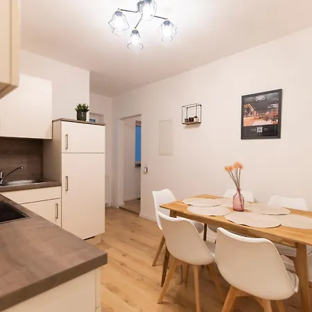 Apartment Peter - Premium I 95qm I 3 Schlafzimmer I Grosses Bad I Kueche I Wohnzimmer I Tv *