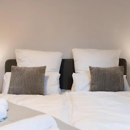 Peter - Premium I 95qm I 3 Schlafzimmer I Grosses Bad I Kueche I Wohnzimmer I Tv Apartment