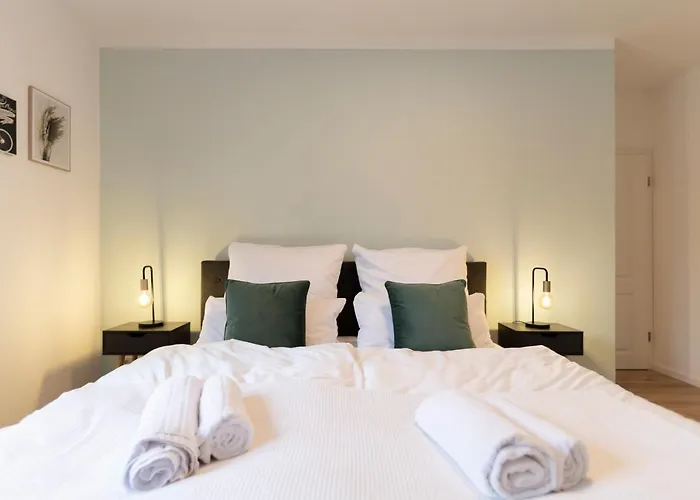 Peter - Premium I 95qm I 3 Schlafzimmer I Grosses Bad I Kueche I Wohnzimmer I Tv * Fulda