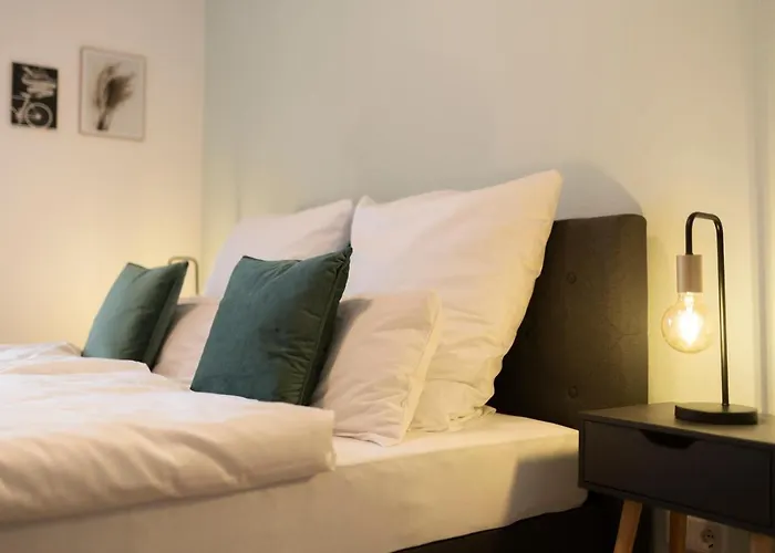 Peter - Premium I 95qm I 3 Schlafzimmer I Grosses Bad I Kueche I Wohnzimmer I Tv