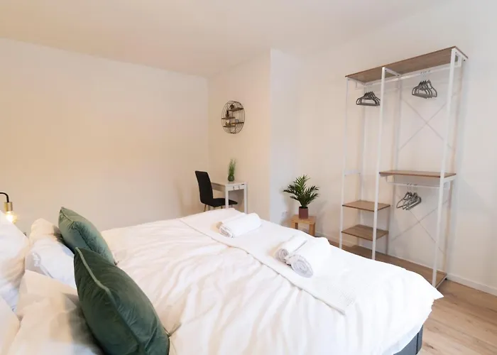 Apartman Peter - Premium I 95qm I 3 Schlafzimmer I Grosses Bad I Kueche I Wohnzimmer I Tv Fulda
