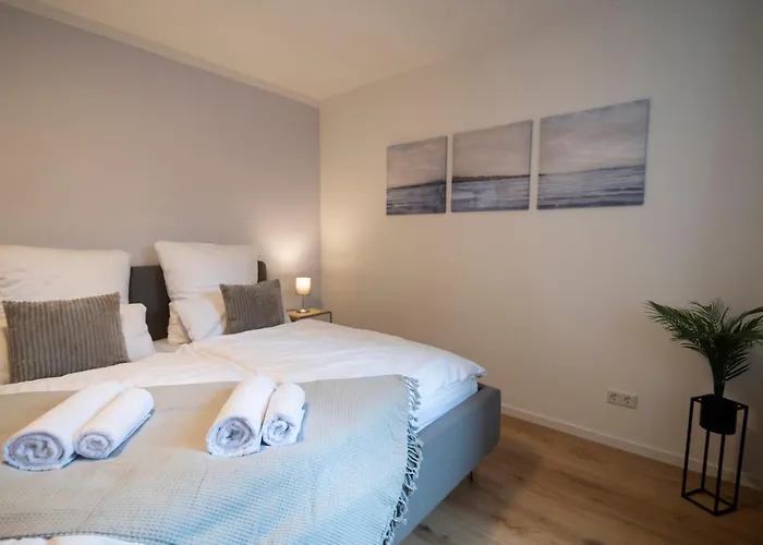 Peter - Premium I 95qm I 3 Schlafzimmer I Grosses Bad I Kueche I Wohnzimmer I Tv * Fulda