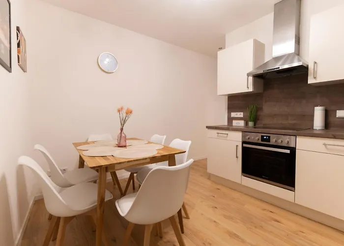 Peter - Premium I 95qm I 3 Schlafzimmer I Grosses Bad I Kueche I Wohnzimmer I Tv Apartman *